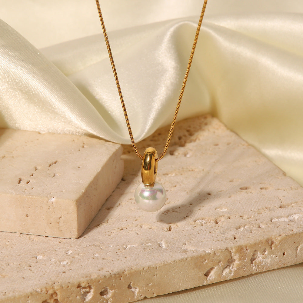 SISSLIA Vintage Stainless Steel Trend-Highlighting Pearl Gold-Plated Pendant Necklace for Women