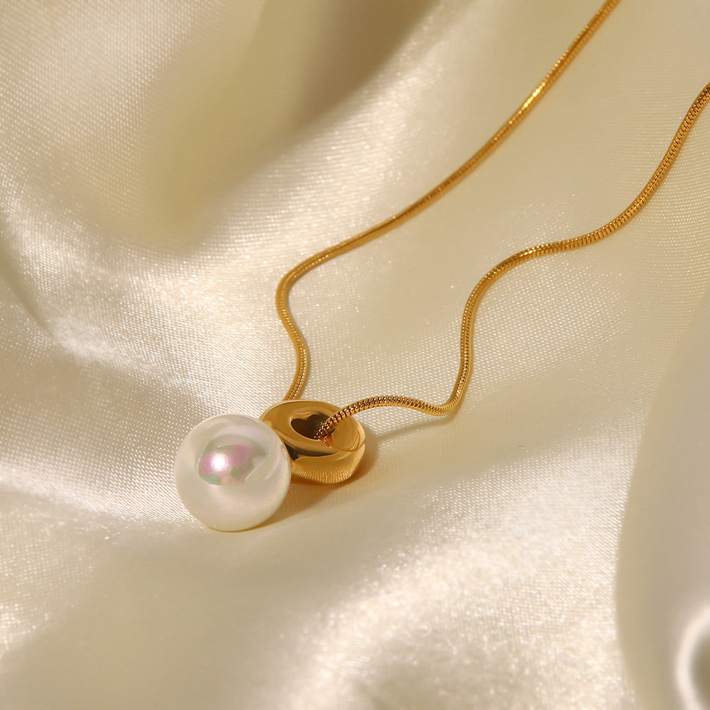 SISSLIA Vintage Stainless Steel Trend-Highlighting Pearl Gold-Plated Pendant Necklace for Women