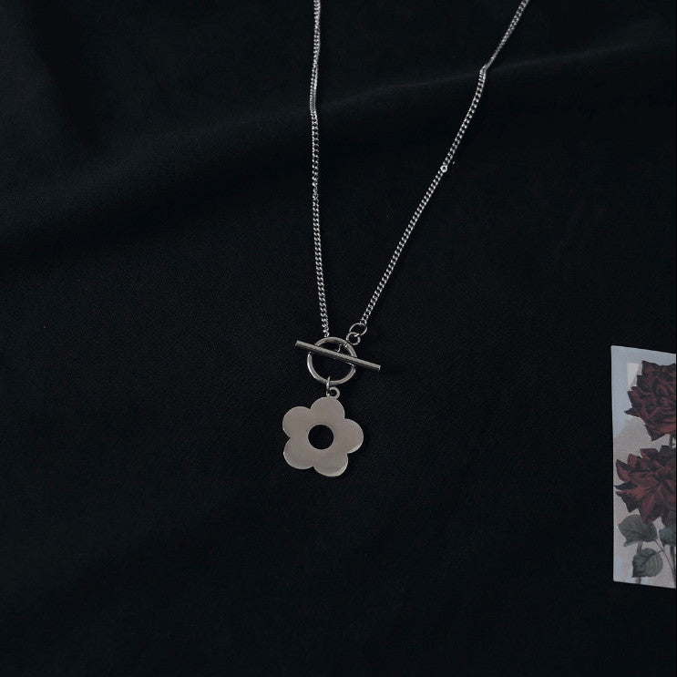 SISSLIA Fashion Gold Plating Stainless Steel Flower Pendant Necklace Custom Hollow Necklace For Women
