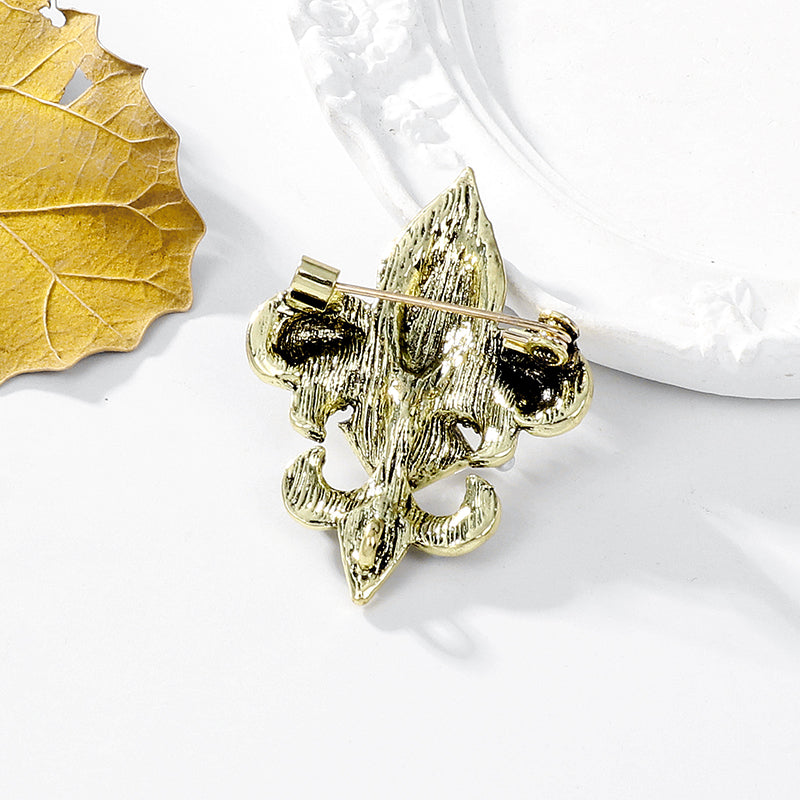 Elegant Temperament Pearl Brooch