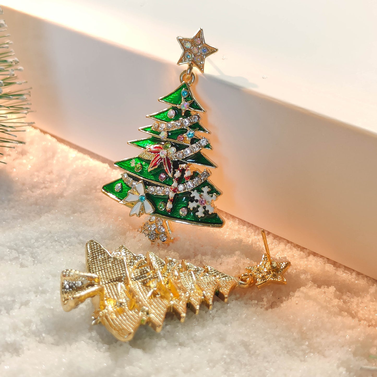 SISSLIA Christmas Rhinestones Star Tree Brooches for Women Unisex Classic Corsage Pins Office Party Gifts Jewelry Accessories